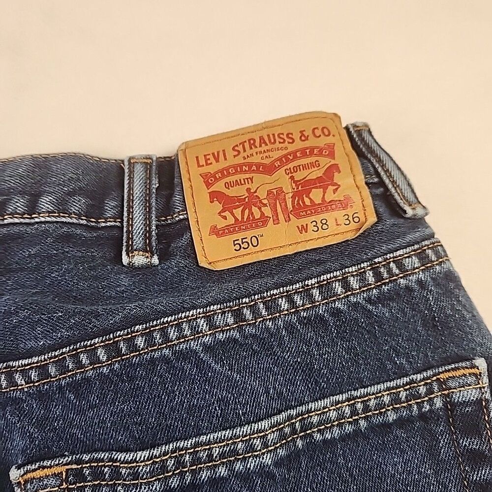 Levis 550 Jeans Mens Size 38 x 36 Straight Relaxed Fit Blue Denim - Picture 11 of 13